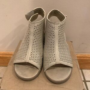 Wonder Nation high heeled sandals